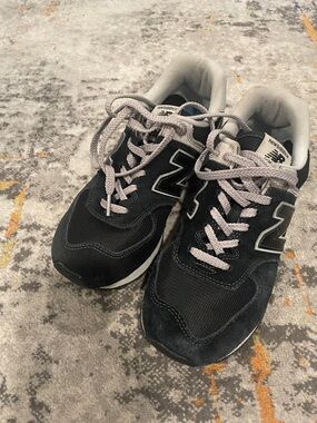 New Balance Black & Light Gray Retro Runner Sneakers